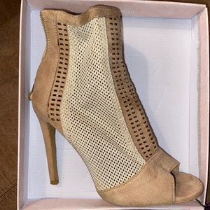 Womens Cape  Robbin Tan ankle high heel